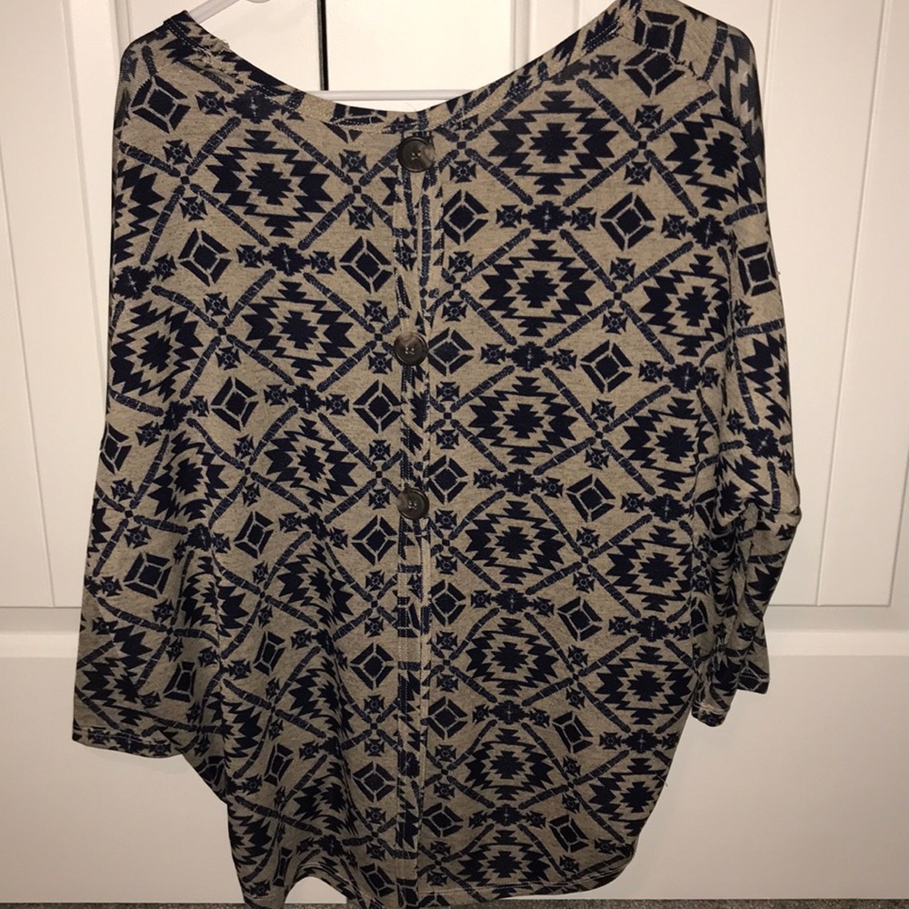 patterned top - Picture 6 of 6